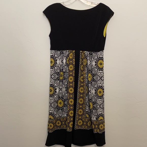 London Time Dress - Picture 2 of 10